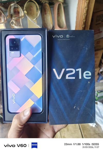 Vivo v21e 8+2/128 complete box  10/10 condition . 03047851221