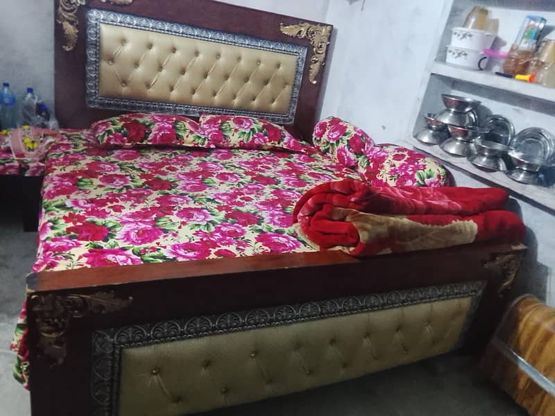 DOUBLE BED + 1 SIDE TABLE 2