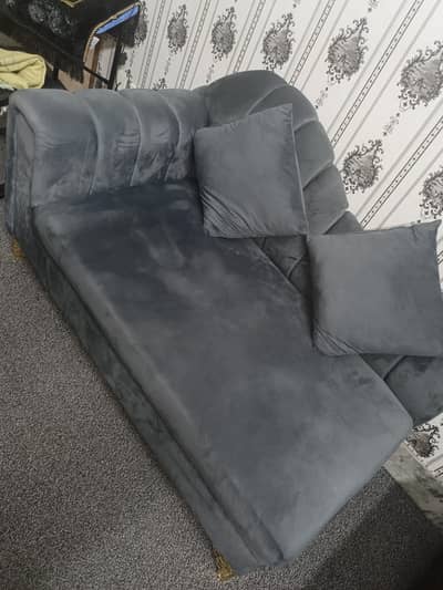 Dewan very new condition