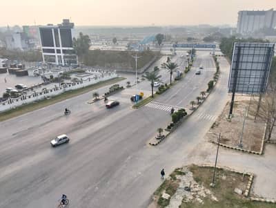 DHA PHASE 8 BROADWAY COMMERCIAL 8 MARLA SASTA PLOT