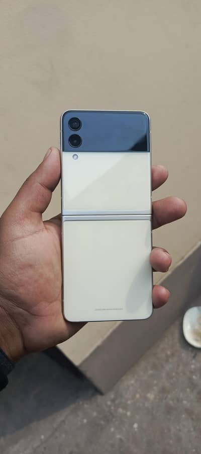 flip 3 5G 256 10by10 2 month sim hy snapdragon 888 water pack urgent