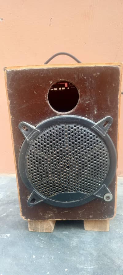 hath ka banaa hua hai lakadi ka