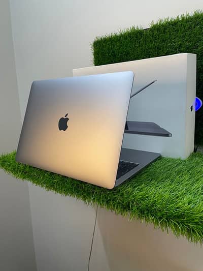 Apple MacBook pro 2019 with box