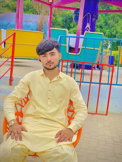 Cashier ki experience hai . sales man ki . Shopkeeper. or teaching ki b