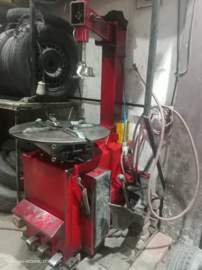 TYRE CHANGER MACHINE