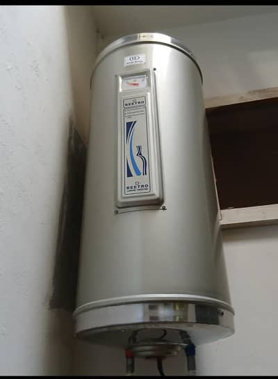 beetro Electric Geyser for sale in excellent cond