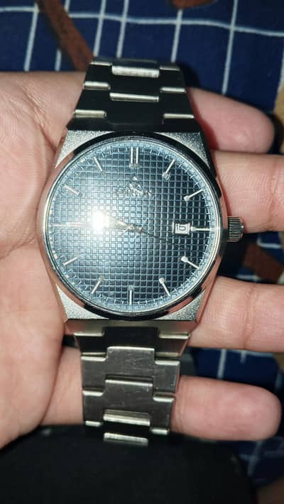 little bit scratch but 10/10