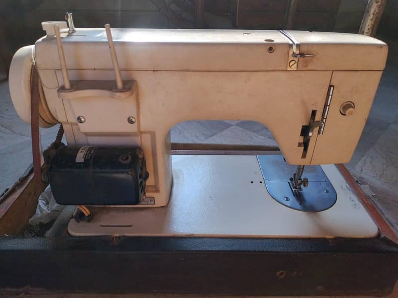 sewing machine 4