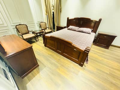 Luxury Solid Wood Bedroom Set For Urgent Sale – Like New Condition