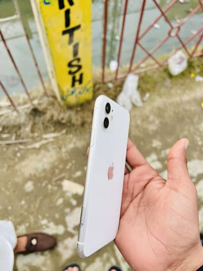 iPhone 11 pta approve 64 gb water 90 halth original battery time best
