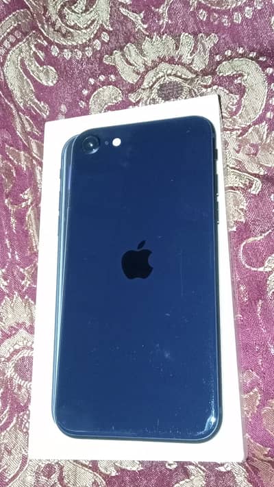 I phone se 3nd  Gen water pack 64GB 10By9  non pta jv SIM locked