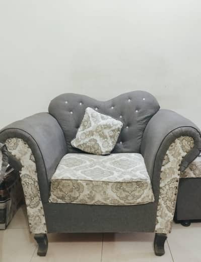 4 sitter sofa set with 5 cushions