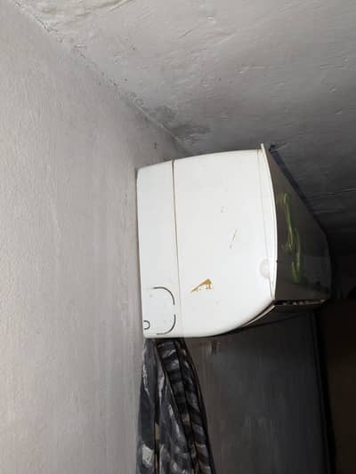 1 ton AC non inverter Dawlance