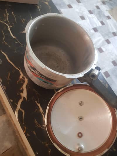 COCKER/ PRESSURE COCKER