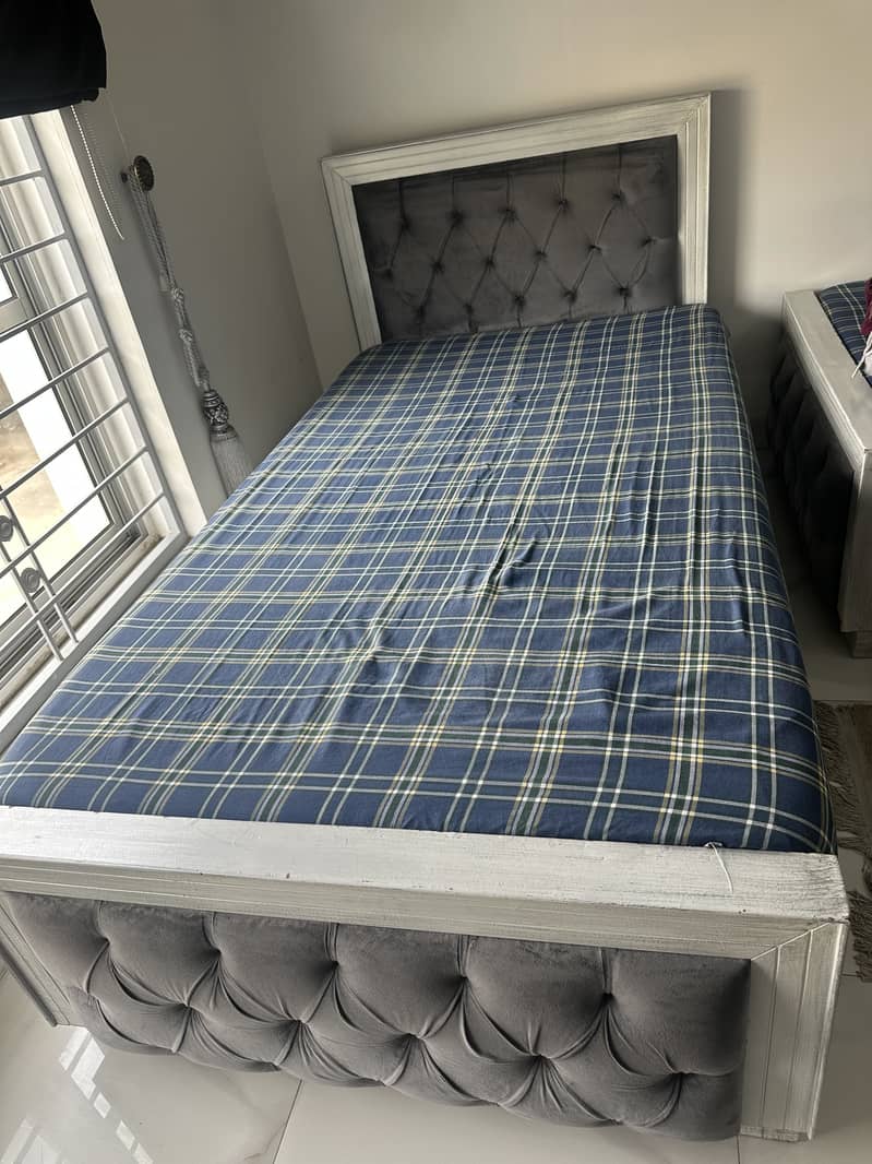 Single bed set with side table 0