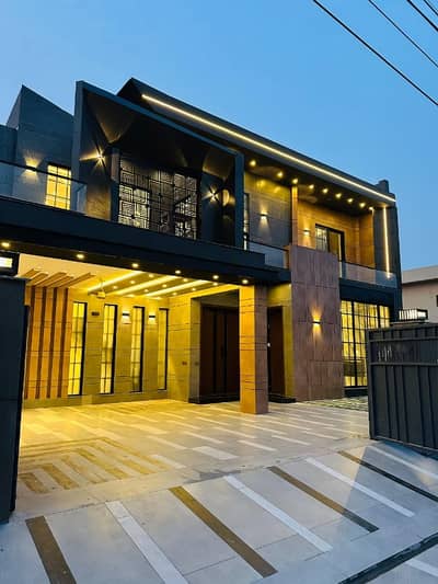 ENTERTAINER'S DREAM! 1 KANAL LUXURY HOUSE WITH CINEMA HALL FOR SALE | Wapda Town, Lahore