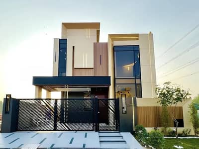 10 Marla Luxury House is Available for Rent in Bahria Town Lahore