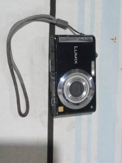Panasonic Lumix DMC-FS3 Digital Camera