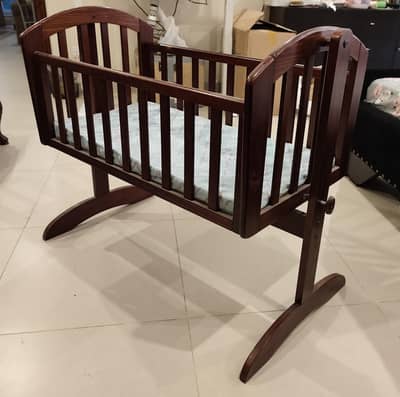 OBaby Cot Wooden