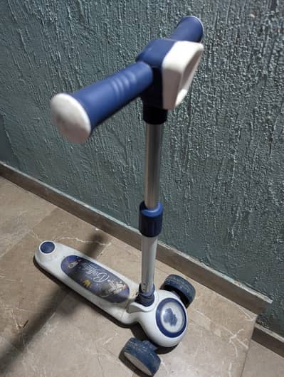 3-Wheel Scooter for Kids (Astronaut/Space Design)