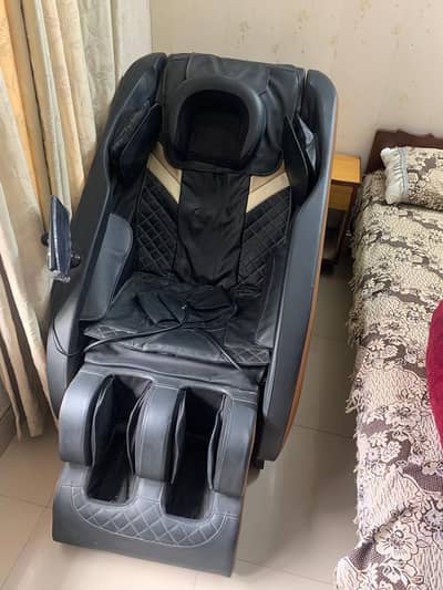 ZERO Full Body Massage Chair for Sale in Pristine Condition