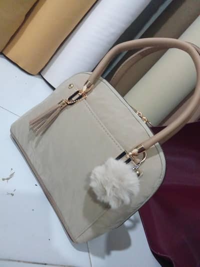 ladies handbags in affordable prices