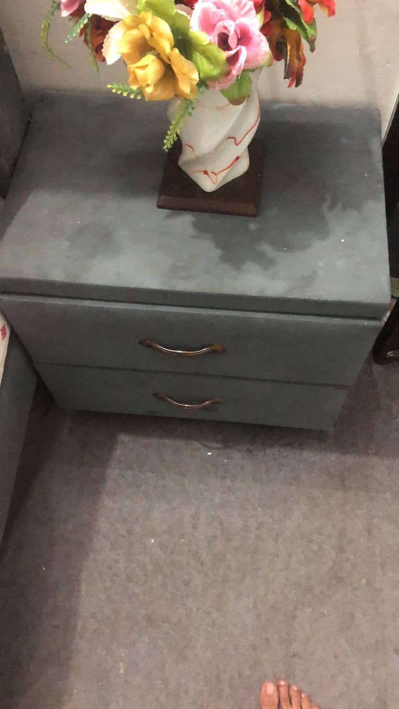 bed  side  to table dressing table 1