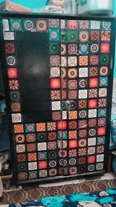 Lohe ki almari he bhot bhari or achi or mazbot