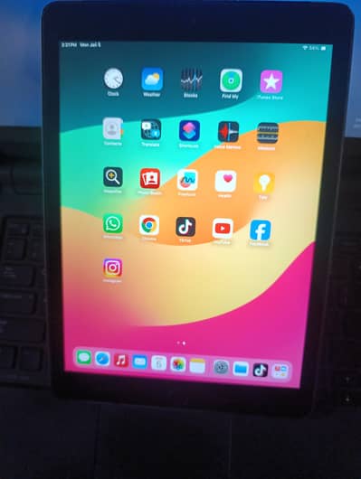 Ipad 6th gen 32GB super gaming & social media device for kidz