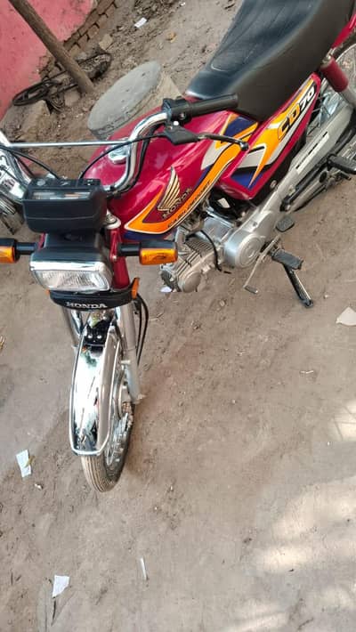 CD 70 10/10 new condition Honda