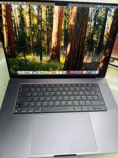 Apple MACBOOK PRO M4 | 16inch | Ram 24 | SSD 512 |