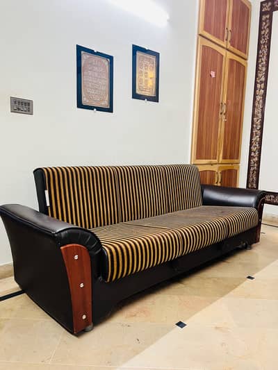 3 Seater Diamond Sofa Cumbed for Sale.