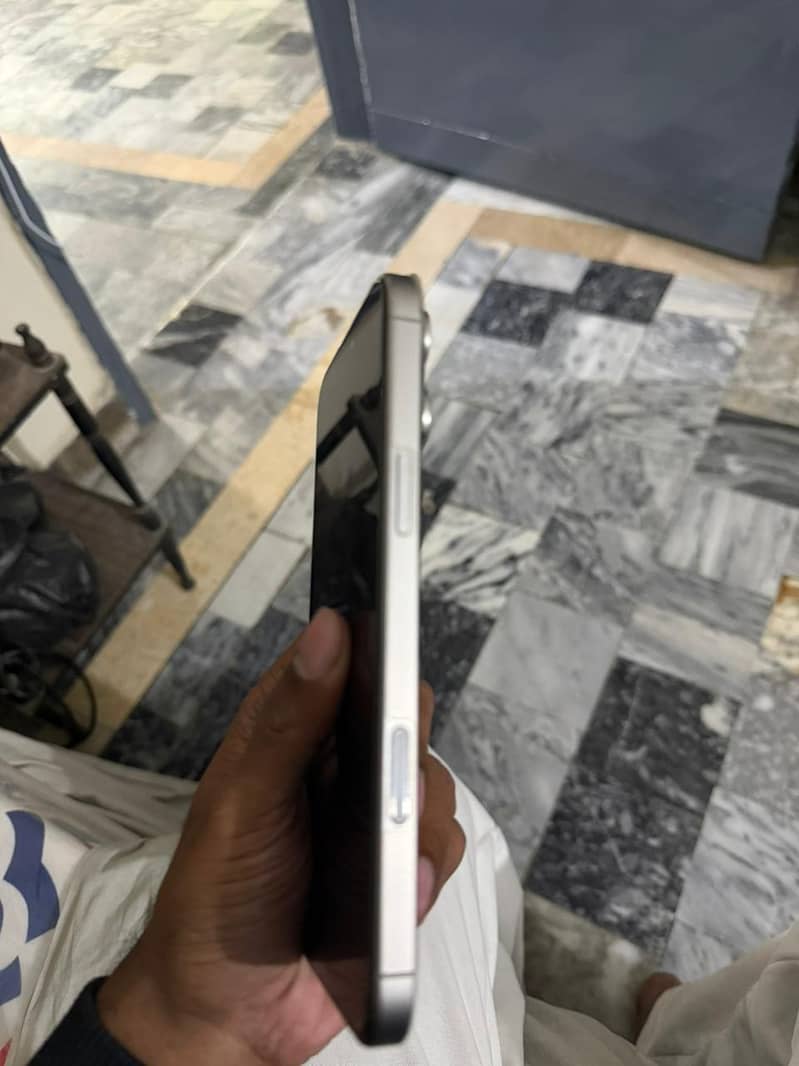 iPhone 16 pro Max  3