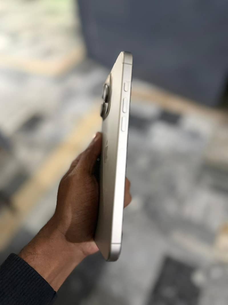 iPhone 16 pro Max  5