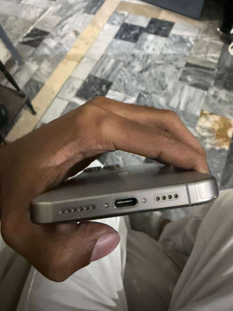 iPhone 16 pro Max  6