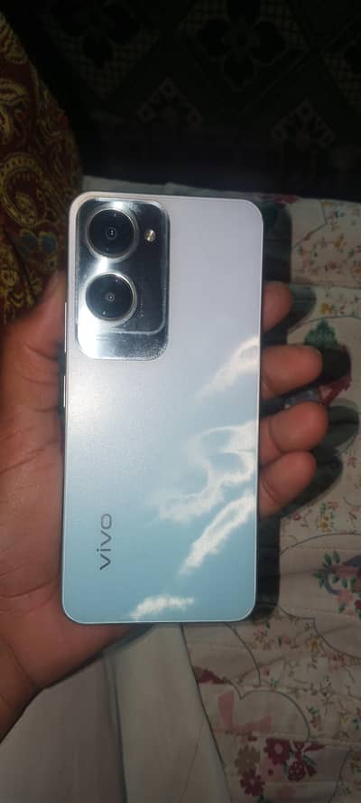 vivo y18 with box
