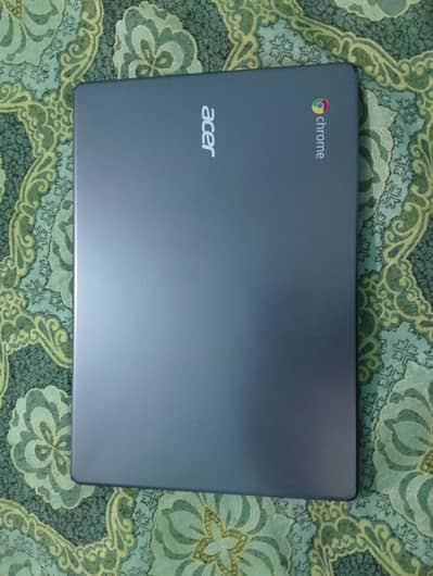 Acer Chromebook c740 i3 chip 4GB and and 128 GB storage all laptop