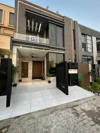 University Town 5 Marla House For Sale