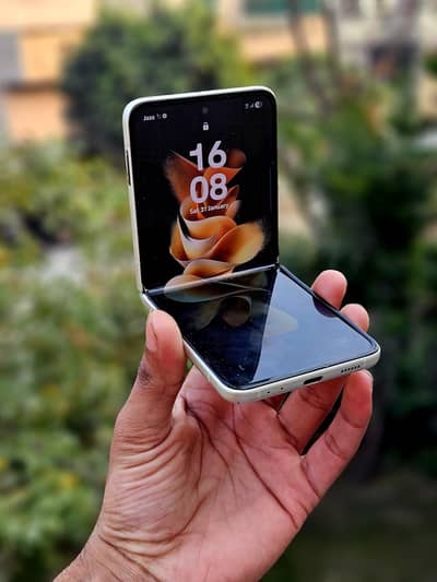 Samsung Galaxy Z Flip 3 (256) Official PTA Proved For Sale & Exchange