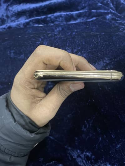 Iphone 11 pro max 64 GB NON PTA 2 months SIM Time available