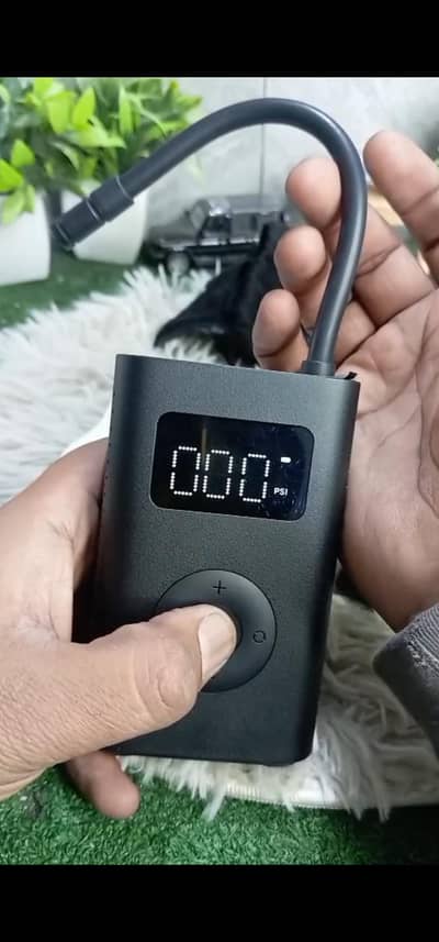 Xiaomi Portable Electric Air Compressor, 150 PSI Tire Inflator