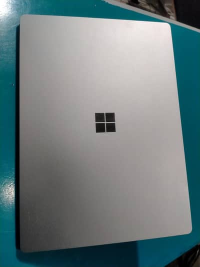 Microsoft Surface Laptop  3 15" (Silver)   Intel core i7 10th