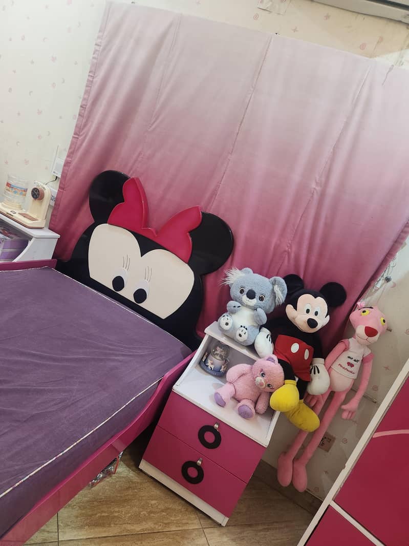 bed wardrobe dressing table 3