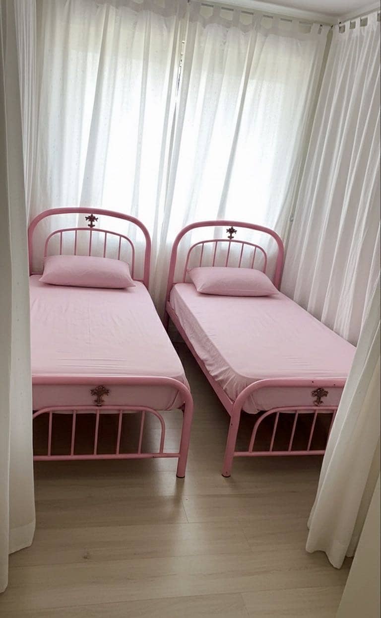 Single bed 0