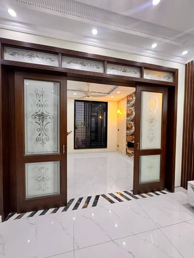 Perfect Prime Location 5 Marla Upper Portion In Park View City For rent