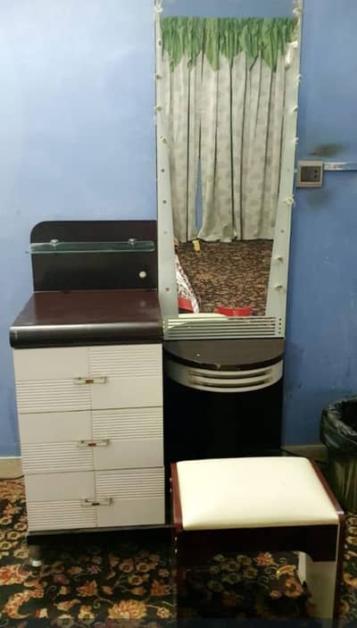 King Size bed Sets Glazed Polish wooden, imported