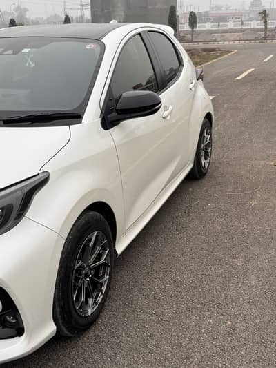 Toyota yaris hatchback