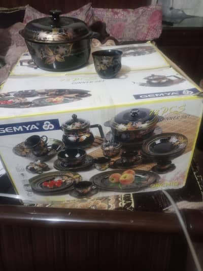 two dine set saile  black . green glass