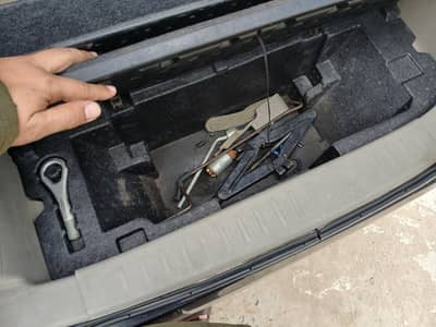 Move 11/15 80 ro 85% geniune Family use Car