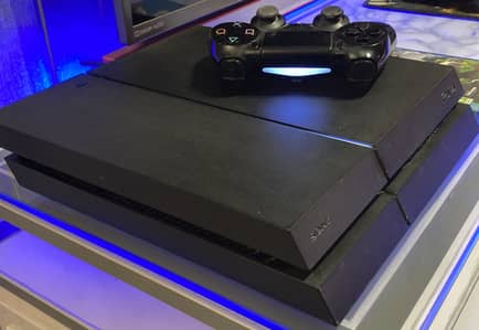 Sony PS4 Fat 1TB - 2 controllers included -Excellent Condition